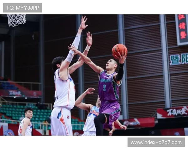 山东男篮4分险胜北京，高诗岩关键5分锁定胜局